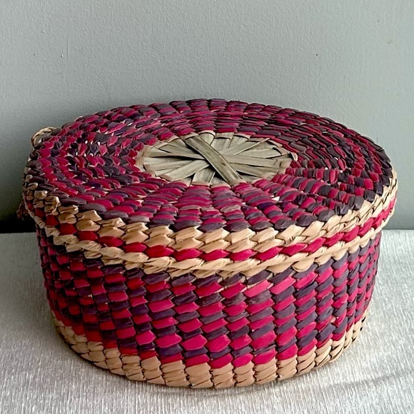 Other - VINTAGE sewing basket woven with lid handmade natural